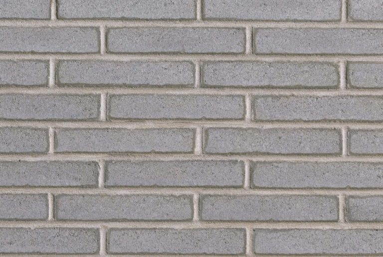 Mur en briques grises uniformes.